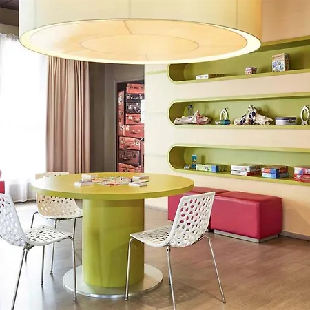 Ibis Styles Centre Port Szálloda Toulon