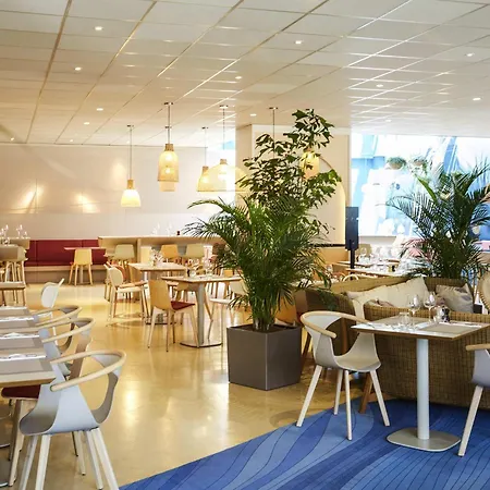 Ibis Styles Centre Port ホテル ツーロン