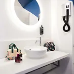 Ibis Styles Centre Port 3* Τουλόν