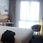 Hotel Ibis Styles Centre Port 3*