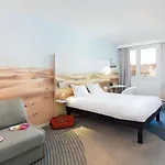 Ibis Styles Centre Port 3* Τουλόν