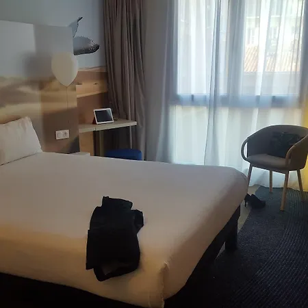 Ibis Styles Centre Port 3*