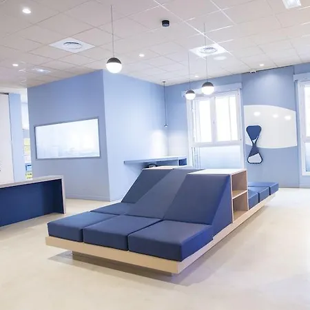 Ibis Styles Centre Port Hotel 3*