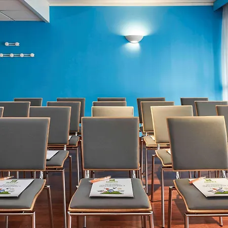Ibis Styles Centre Port 호텔