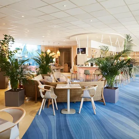 Ibis Styles Centre Port Hotel 3*