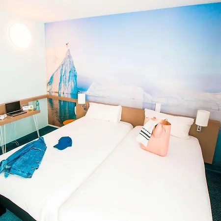 Ibis Styles Centre Port 3*