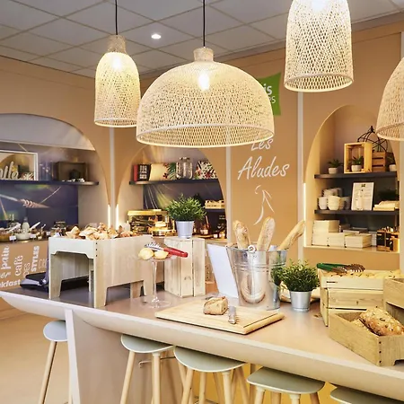 Ibis Styles Centre Port 3*