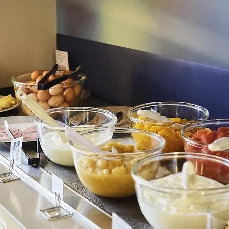 Ibis Styles Centre Port מלון טולון