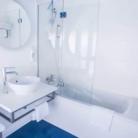 Ibis Styles Centre Port 3*