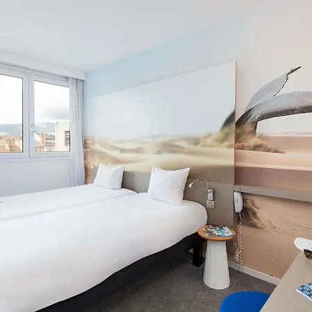 Ibis Styles Centre Port Hotel 3*