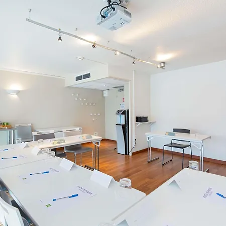 Ibis Styles Centre Port 3*
