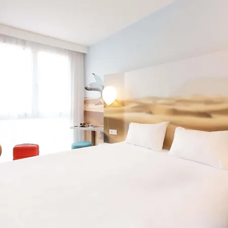 Ibis Styles Centre Port 3* Tolone