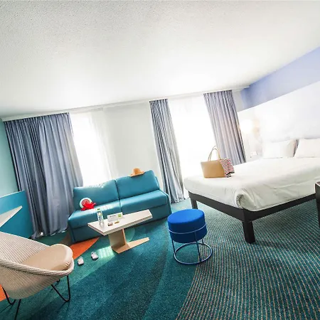 Ibis Styles Centre Port Hotel 3*