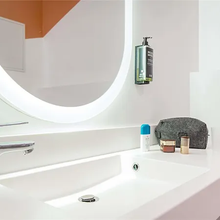 Ibis Styles Centre Port 3* טולון