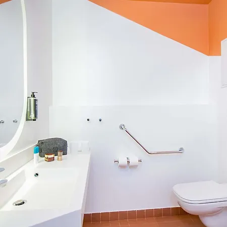 Ibis Styles Centre Port Hotel