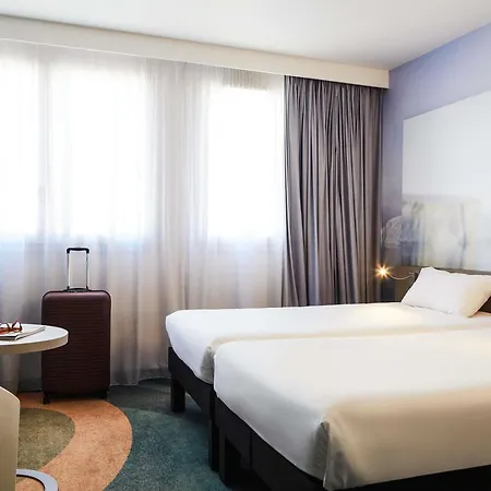 Ibis Styles Centre Port Hotel 3*