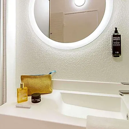 Ibis Styles Centre Port Hotel