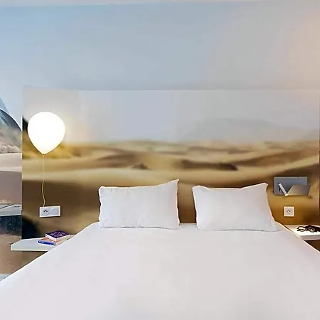 Ibis Styles Centre Port מלון טולון