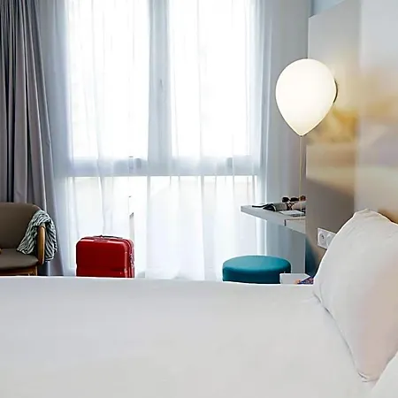 Ibis Styles Centre Port מלון