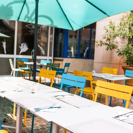 Ibis Styles Centre Port Hotel 3*