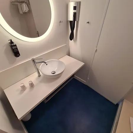 Отель Ibis Styles Centre Port Тулон