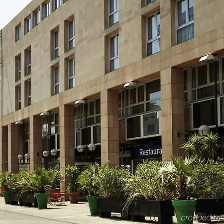 Ibis Styles Centre Port Hotel 3*