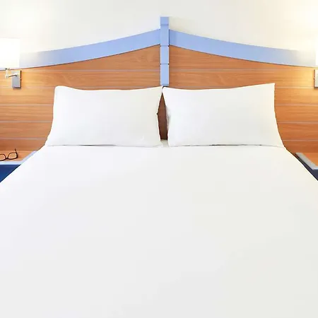 Ibis Styles Centre Port 3*