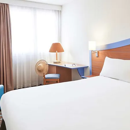 Ibis Styles Centre Port 3* Toulon